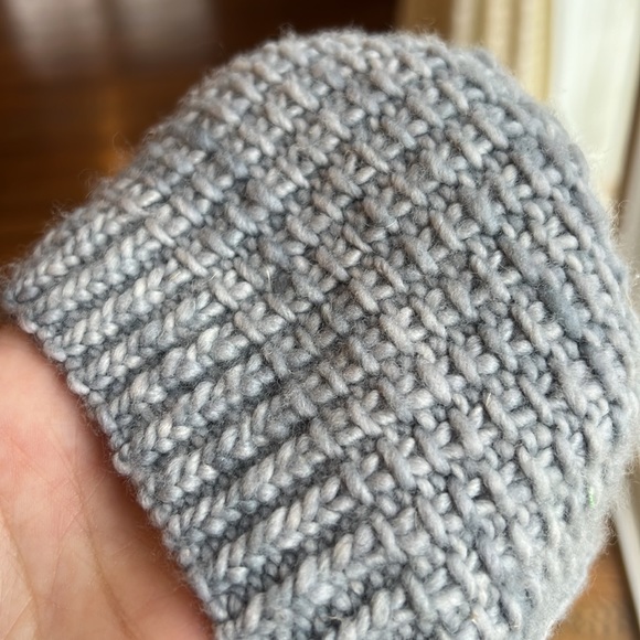 Hand knit newborn bonnet - Picture 6 of 6